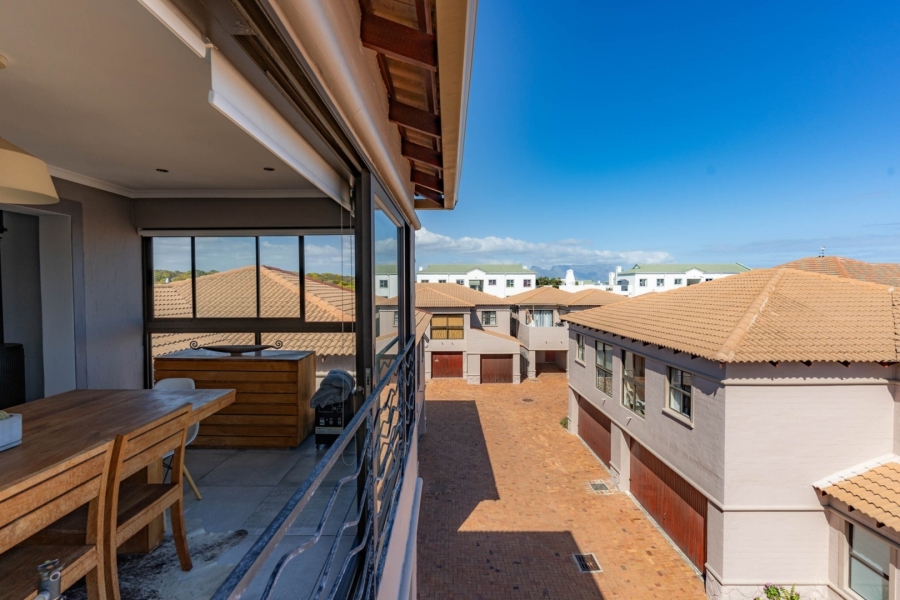 To Let 3 Bedroom Property for Rent in Bloubergstrand Western Cape